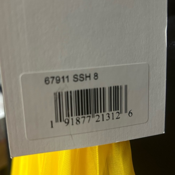 Mac Duggal 67911 Size 8 RUFFLE TIERED CUT-OUT CHIFFON GOWN - Picture 6 of 7